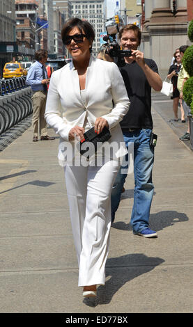 Die Kardashians gehen Wohnungssuche in New York während der Dreharbeiten zu einer Folge von ihrer Wirklichkeit zeigen Featuring: Kris Jenner wo: Manhattan, New York, USA bei: 27. Juni 2014 Stockfoto