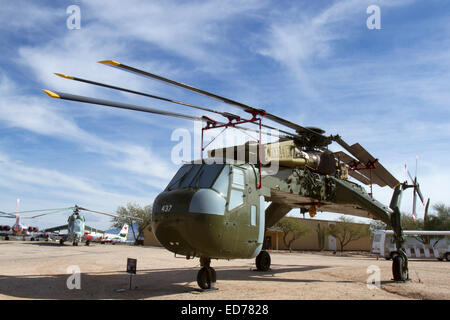 Tucson, AZ, USA - 12. Dezember 2014: Sikorsky CH-54A Tarhe Skycrane Stockfoto