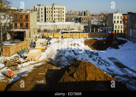 South Williamsburg-Website von einer neuen Eigentumswohnung Projekt von Marcy Avenue Subway stop in Bedford Avenue. Stockfoto