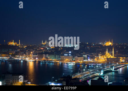 Stadtszene Yeni Camii große Moschee von Golden Horn des Bosporus, Topkapi-Palast, Hagia Sophia Istanbul, Türkei Stockfoto