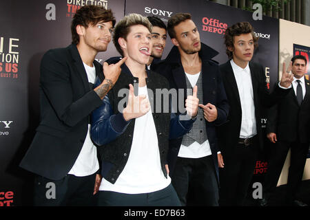 (L-R) Louis Tomlinson, Zayn Malik, Niall Horan, Liam Payne & Harry Styles besuchen die "One Direction: This Is Us Premiere. Stockfoto