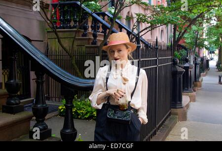 Tschechien geboren London ansässigen Schauspielerin Petra Bryant Posen im West Village, New York City mit: Petra Bryant Where: New York, Vereinigte Staaten von Amerika bei: 27. Juni 2014 Stockfoto