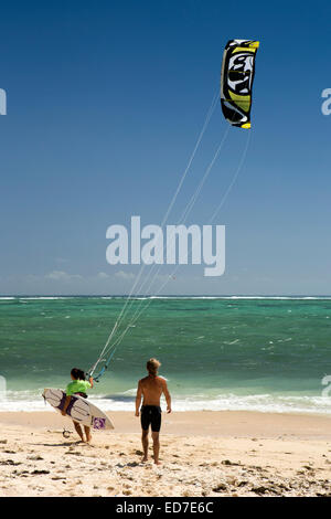 Mauritius, Le Morne, Kitesurfer, Wasser, Vorbereitung Stockfoto