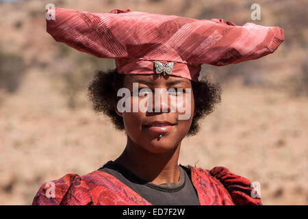 Herero-Frau mit typischen Kopfschmuck, Porträt, in der Nähe von Benutzeroberflächen, Namibia Stockfoto