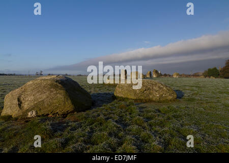 Die Bronzezeit Steinkreis lange Meg und ihre Töchter an einem frostigen Wintertag Stockfoto