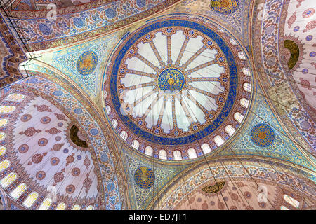 Verzierte verzierten Kuppeln der blauen Moschee, Sultanahmet Camii oder Sultan Ahmed Mosque in Istanbul, Türkei Stockfoto