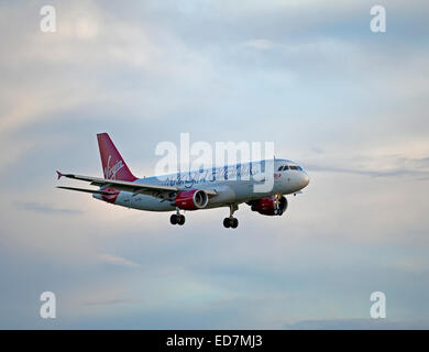 Virgin Atlantic Airlines (Air Lingus) Airbus A320 im schottischen Aberdeen Dyce AirportinGrampian Region ankommen.  SCO 9388. Stockfoto