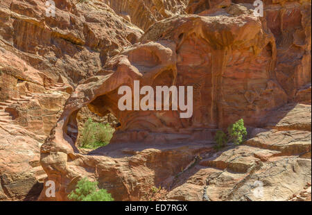 Felsformationen im alten Nabatäer-Stadt Petra in Jordanien, Naher Osten. Stockfoto