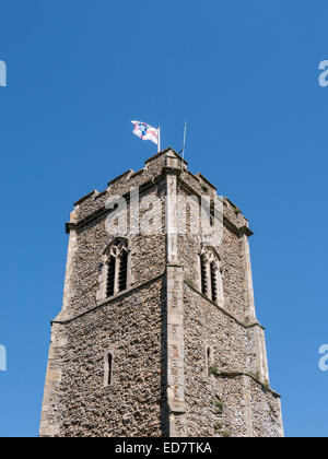 Der Turm der Kirche von St. Margarete von Antiochia in dem malerischen Dorf Shottisham, Suffolk. Stockfoto