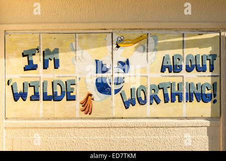 Kunstwerk am Ende Worthing Lido - Worthing, West Sussex. Stockfoto