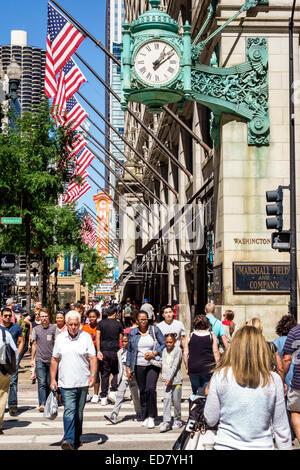 Chicago Illinois, Loop Retail Historic District, Downtown, North State Street, Marshall Field and Company Building, Macy's, Giant Clock, Visitors travel trav Stockfoto