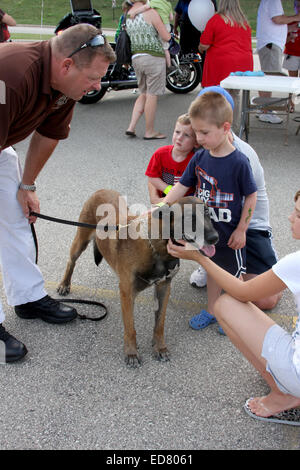 Waukesha County K-9 bei nationalen Night Out-Veranstaltung in Menomonee Falls WI Stockfoto