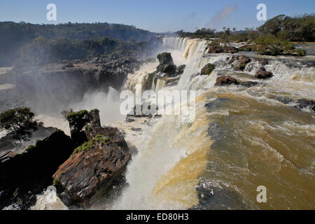 Iguazu-Wasserfälle, der Argentinien-Seitenansicht des Flusses Iguazu Stockfoto