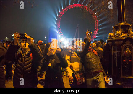 London, UK. 1. Januar 2015. Silvester Silvester Feuerwerk vom London Eye Credit: Guy Corbishley/Alamy Live-Nachrichten Stockfoto