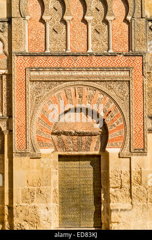 CORDOBA Moschee Kathedrale oder MEZQUITA A moslemischen Tor IN THE OUTSIDE Wand bekannt AS Puerta De La Concepción Antigua Stockfoto