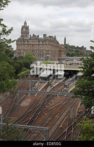 Eisenbahn Schienen in Bahnhof Waverley Street, Edinburgh Stockfoto