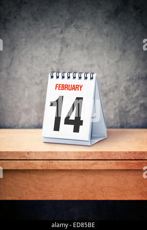 Valentine Tag Konzept. Am 14. Februar auf Tischkalender am Bürotisch. Erinnerung an den bevorstehenden Urlaub. Stockfoto
