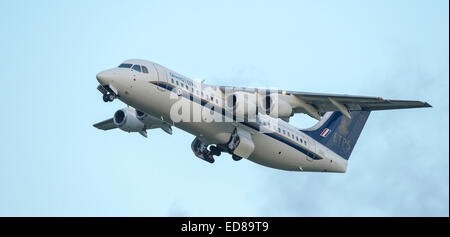 QQ101 Empire Test Pilotenschule Avro RJ100 Flugzeuge Stockfoto