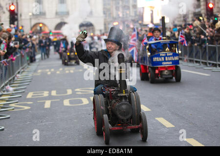 London, UK. 1. Januar 2015. Londons Neujahrs Day Parade 2015, London, England, UK Performer von Miniatur-Dampfer her Liebe nehmen Sie Teil an der London's Neujahr Parade 2015 mit der Transport-Thema "London unterwegs" mit marching Bands, Tänzer und eine Vielzahl von Fahrzeugen in allen Formen und Größen. Bildnachweis: Jeff Gilbert/Alamy Live-Nachrichten Stockfoto