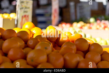 Gestapelte Orangen Stockfoto