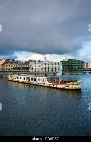 Schiffbruch im Osthafen Hafen, Berlin, Deutschland Stockfoto