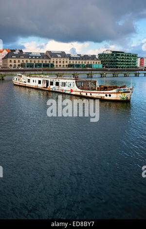 Schiffbruch im Osthafen Hafen, Berlin, Deutschland Stockfoto