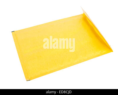 gelbe Bubble Wrap Umschlag Isolat über weiß, Studio gedreht Stockfoto