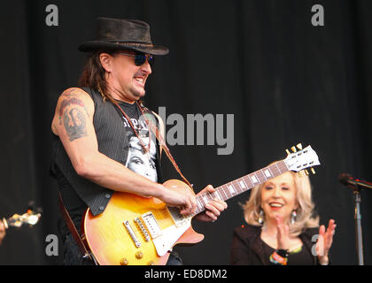 Glastonbury Festival 2014 - Performances - Tag 4 - Dolly Parton mit: Richie Sambora Where: Glastonbury, Vereinigtes Königreich bei: 29. Juni 2014 Stockfoto