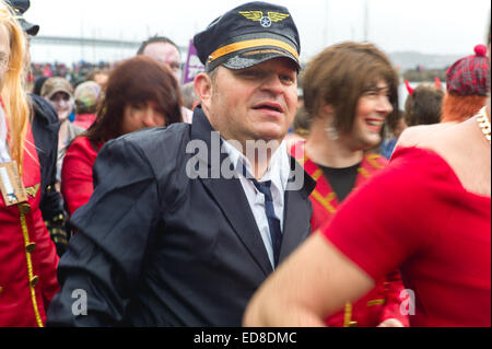 South Queensferry, Edinburgh, UK. 1. Januar 2015. Neue Jahre Tag schwimmen 'Looney Dook' Credit: Keith Lloyd Davenport/Alamy Live News Stockfoto