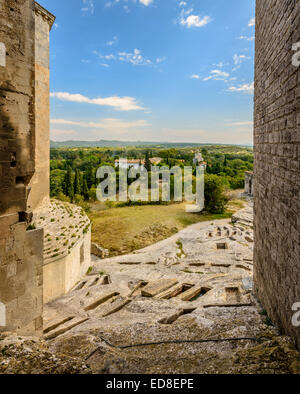 Ruinen der Benediktinerabtei Montmajour in der Nähe von Arles, Provence, Südfrankreich Stockfoto