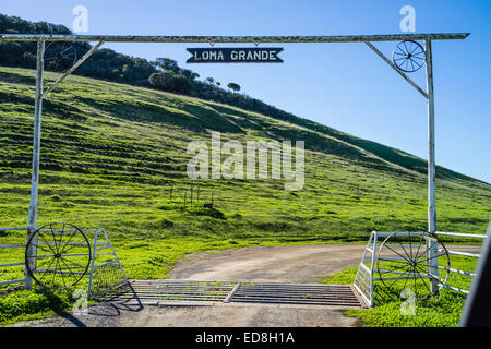 Der Eingang zur Loma Grande Ranch in San Luis Obispo County, Kalifornien. Stockfoto