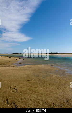 La Mer Blanche Gezeiten-Lagune bei Le Letty in der Bretagne mit blauem Himmel Stockfoto