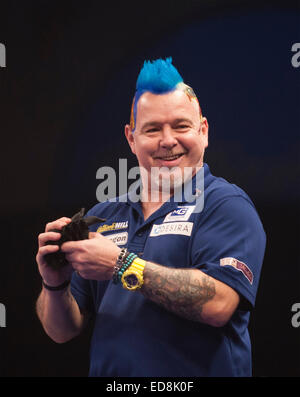 London, UK. 1. Januar 2014. William Hill PDC World Darts Championship. Viertel-Finale. Peter Wright (5) [SCO] kommt auf der Bühne für sein Spiel mit Gary Anderson (4) [SCO]. © Aktion Plus Sport/Alamy Live-Nachrichten Stockfoto