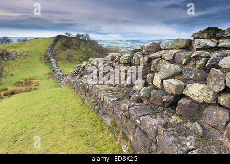 Hadrianswall gebaut von römischen Nordgrenze des britischen Isle zu schützen war von Westküste zur Ostküste des G erweitern. Stockfoto