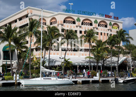 Ft. Lauderdale, Florida.  Salzigen Riverfront Irish Pub und Restaurant, New River. Stockfoto