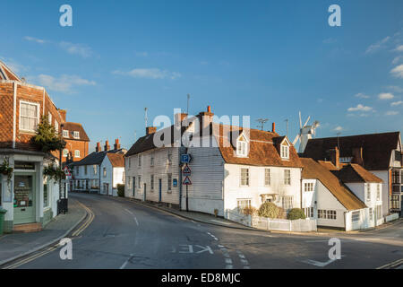 Straßenkreuzung in Cranbrook, Kent, England. Stockfoto