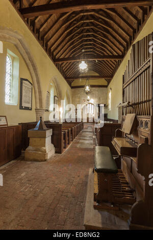 St Botolph der, sächsischen Kirche Botolphs Dorfes, West Sussex. Stockfoto