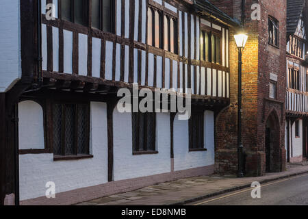 Abend in der Church Street in Steyning, West Sussex, England. Stockfoto