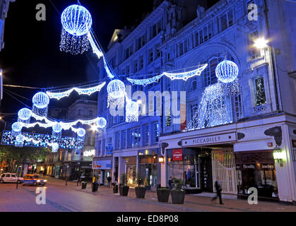 Piccadilly Arcade in Birmingham beleuchtet mit Xmas Lichter, West Midlands, England, UK nachts Stockfoto