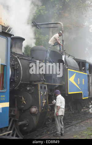 Alten Dampfzug in Ooty, Süd-Indien. Seilbahn zur Bergstation Stockfoto