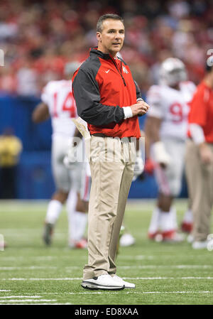 New Orleans, LA, USA. 1. Januar 2015. New Orleans, Louisiana, USA. 2. Januar 2015. Ohio State Cheftrainer Urban Meyer während der NCAA Football Spiel Action zwischen den Ohio State Buckeyes und der Alabama Crimson Tide im Mercedes-Benz Superdome in New Orleans, Louisiana. Ohio State besiegt Alabama 42-35. Bildnachweis: Csm/Alamy Live-Nachrichten Stockfoto