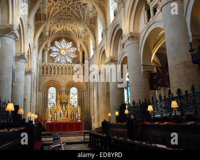 Oxford, Großbritannien. 6. November 2014. Christ Church College ist eines der größten an der University of Oxford, England, 6. November 2014. Abgebildete Christ Church Cathedral. Vor kurzem hat es in die Dreharbeiten zu der Filmen von J.k K. Rowling Harry-Potter-Reihe eingesetzt. © Tereza Supova/CTK Foto/Alamy Live-Nachrichten Stockfoto