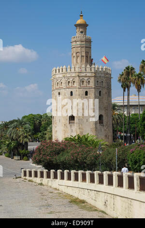 Sevilla Spanien: Der Torre del Oro Turm ist nun ein maritimes museum Stockfoto