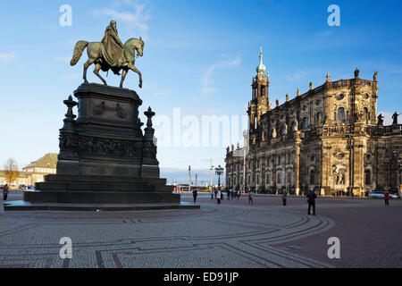 Der Theaterplatz mit dem König Johann von Sachsen statue Stockfoto