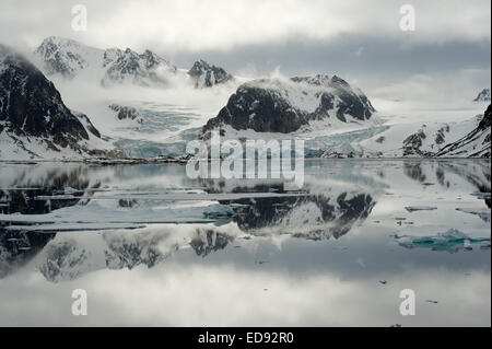 Snowy Mountains, Inselgruppe Spitzbergen (Svalbard), Norwegen, Skandinavien Stockfoto