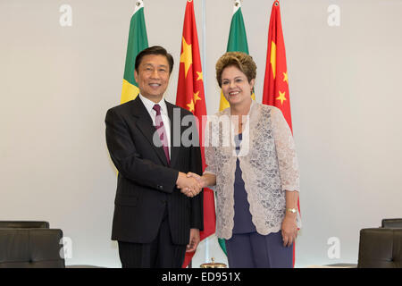 Brasilia, Brasilien. 2. Januar 2015. Brazilian President Dilma Rousseff (R) trifft sich mit Chinesisch Vizepräsident Li Yuanchao, wer hier als besondere ist Vertreter der chinesischen Staatspräsidenten Xi Jinping, in Brasilia, Hauptstadt von Brasilien, 2. Januar 2015. © Xu Zijian/Xinhua/Alamy Live-Nachrichten Stockfoto