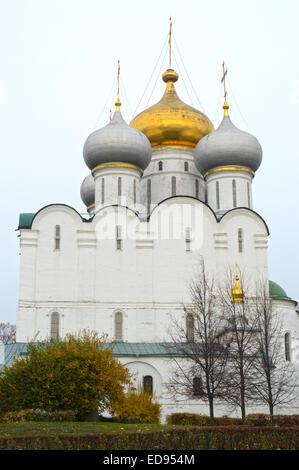 Kathedrale-Kirche der Ikone der Gottesmutter Smolensk Goldener Herbst Stockfoto