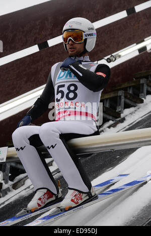 Schonach im Schwarzwald, Deutschland. 2. Januar 2015. Jason Lamy Chappuis aus Frankreich bereitet seinen Sprung von der Schanze um während des Trainings für den Weltcup in der nordischen Kombination in Schonach im Schwarzwald, Deutschland, 2. Januar 2015. Foto: PATRICK SEEGER/Dpa/Alamy Live News Stockfoto