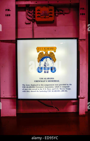 Die Besatzungsmitglieder Gedenktafel auf der USS Alabama im Memorial Park in Mobile Stockfoto