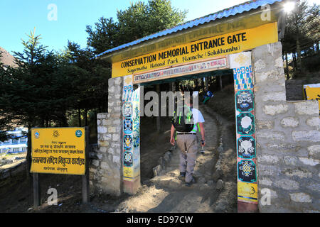 Sherpa Tenzing Norgay Memorial Stupa, Namche Bazar Dorf, Everest base camp Trek, Sagarmatha Nationalpark, Khumbu-region Stockfoto